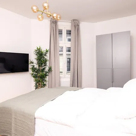 Design Suite! Familie - Kueche - Zentral דירה *